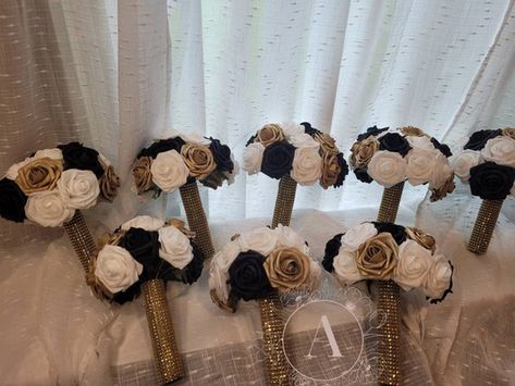 Quinceanera Pictures, Wedding Bridesmaid Bouquets, Quinceanera Bouquet, Bridal Gift Box, Bridesmaid Bouquet White, Gold Bouquet, Black Gold Wedding, Royal Blue Wedding, Gold Bridesmaids