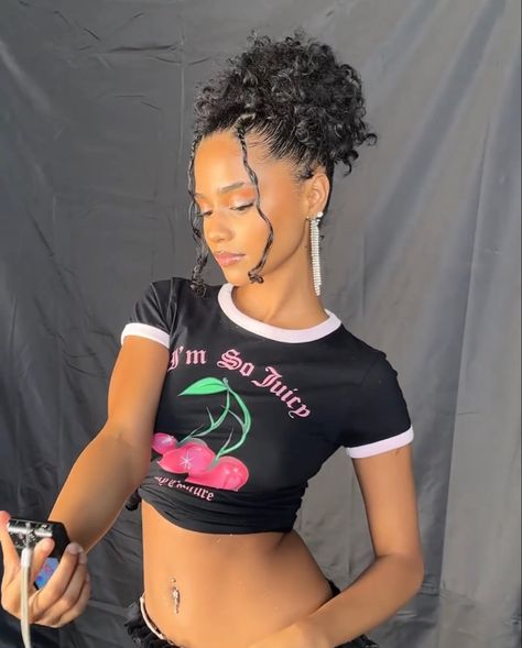 Tyla Artist Natural Hair, Every Kind Of Way H.e.r, Tyla Curly Hairstyle, Tyla Curly, Tyla Outfit Style, Tyla Artist Aesthetic, Tyla Inspired Outfit, Tyla Artist Outfits, Tyla Braids Styles