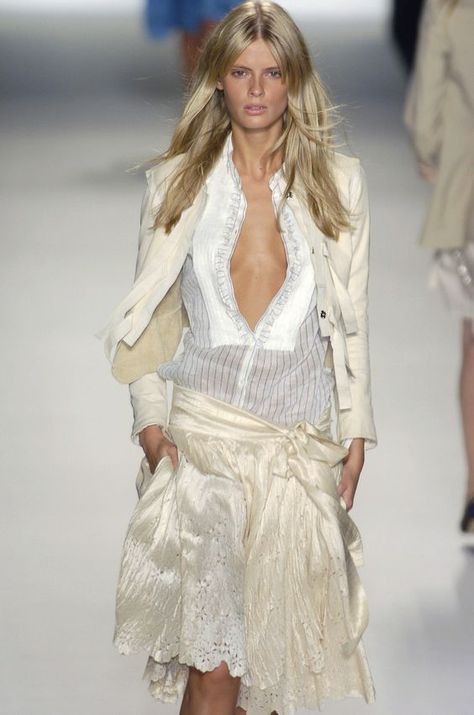 Julia Stegner, Runway Outfits, Phoebe Philo, Model Inspo, Mode Inspo, Runway Pictures, Fashion Week Spring, Aesthetic Fashion, Paris Fashion