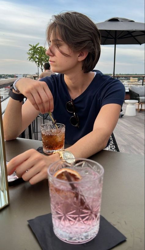 Short Hair Lesbian Haircuts, Masc Short Hair, Lesbian Hairstyles Short, Masc Lesbian Haircut, Lesbian Short Hair, Stem Lesbian Style, Gay Haircut, Queer Haircut, Lesbian Hair