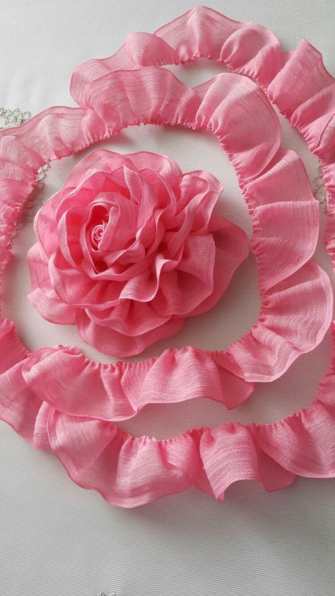 Flowers Made From Fabric, Fabric Flowers Diy For Dress, Cloth Flowers How To Make, Tulle Flowers Diy, How To Make Fabric Flowers, Dress Patterns Diy, Diy Hair Accessories Ribbon, Baby Clothes Patterns Sewing, Making Fabric Flowers