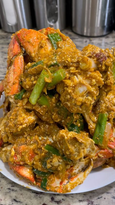 Crab Butter, Cooking Dungeness Crab, Blue Crab Recipes, Dungeness Crab Recipes, Crab Recipe, Tamarind Sauce, Crab Stick, Atkins Recipes, Viet Food