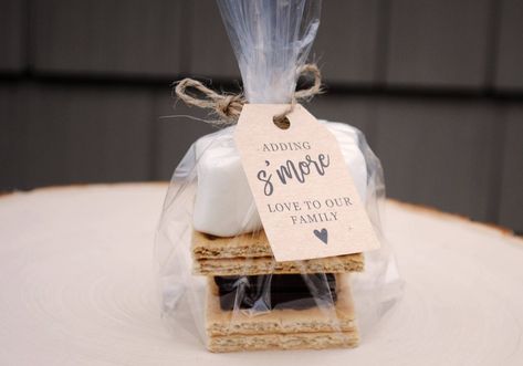 7 S’mores Printables For Your Next Party | Baby Showers, Weddings, Bridal Showers, Birthdays Smores Wedding Favors, Smores Favors, Biscuits Graham, Creative Wedding Favors, Inexpensive Wedding Favors, Engagement Party Favors, Favors Ideas, Edible Wedding Favors, Baby Shower Tags