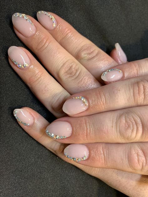 Gel polish on natural nails. Natural Nails With Gems, Gel Nails With Gems, Gem Nail Art, Gel Polish On Natural Nails, Natrual Nails, Polish On Natural Nails, Nail Shape Chart, Nails With Gems, Matte Nails Glitter