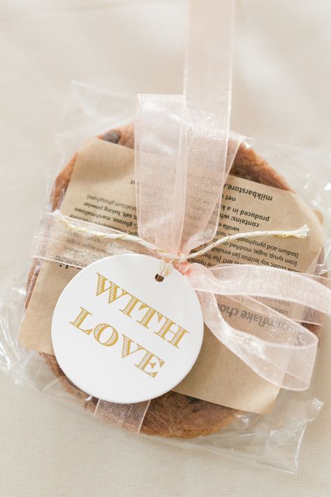 Momofuku Milk Bar Cookie Favors Cookie Wedding, Food Wedding Favors, Momofuku Milk Bar, Wedding Favours Luxury, Cookie Wedding Favors, Edible Favors, Top Wedding Trends, Edible Wedding Favors, Cookie Favors