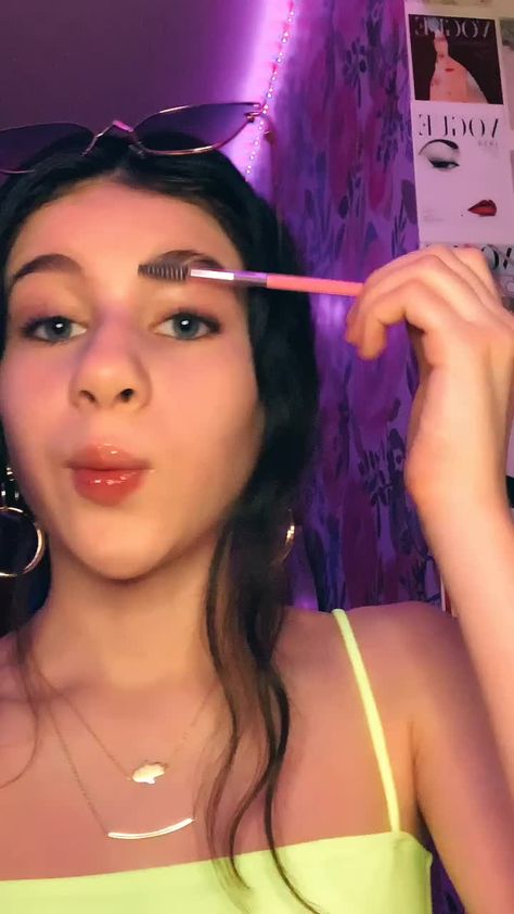 Makeup Story Time Tik Tok Videos Funny, Makeup Looks To Try When Bored, Storytime Tik Tok Videos, Sunglasses Video, Sunglasses 2022, Makeup Tiktok, 2022 Fashion Trends, Pilot Style, Color Sunglasses