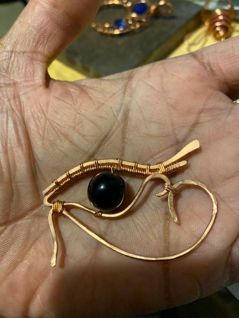 Scarab Wire Wrap, Egyptian Wire Jewelry, Eye Of Horus Wire Wrap, Egyptian Wire Wrapped Jewelry, Egyptian Jewelry Diy, Eye Wire Wrap, Wire Weaving Techniques, Copper Wire Crafts, Ethereal Jewelry