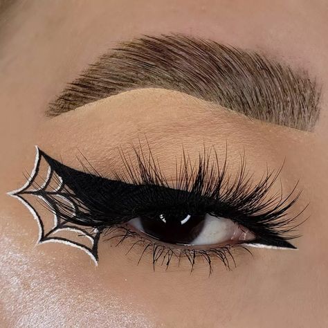 Maquillage Halloween Simple, Spider Makeup, Halloweenský Makeup, Holloween Makeup, Cute Halloween Makeup, Halloween Makeup Pretty, Halloween Eye Makeup, Graphic Makeup, Halloween Makeup Inspiration