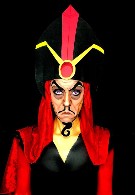 Jafar makeup Jafar Makeup, Jafar Costume, Halloween Costumes Disney, Twisted Fairytales, Aladdin Costume, The Mask Costume, Up Disney, Creepy Makeup, Up Halloween Costumes