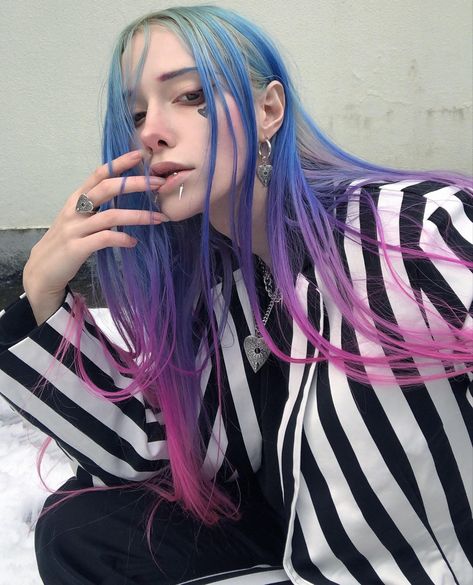 Egirl Purple Hair, Black Blue And Pink Hair, Blue Hair Gradient, Purple Hair Roots, Punk Hair Dye, Hair Styles Alternative, Purple And Blue Hair Color Ideas, Pink And Blue Hair Ideas, Purple Rainbow Hair