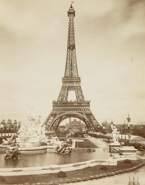 The spectacular World's Fair Exposition Universelle in rare pictures, 1899 - Rare Historical Photos Rare Historical Photos, Revival Architecture, Big Building, Paris Photo, Rare Pictures, World's Fair, The Eiffel Tower, Bastille, Belle Epoque