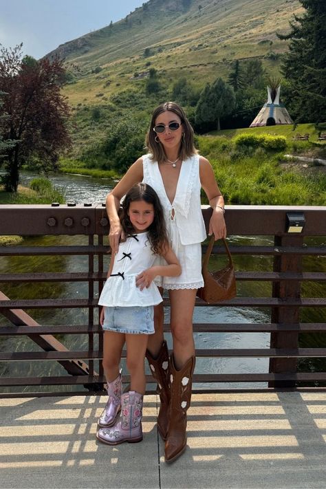 National Park Outfit Ideas, National Park Outfit, Park Outfit Ideas, Adventurous Family, Wyoming Vacation, Park Outfit, Jackson Hole Wyoming, Style Inspiration Spring, Breezy Dress