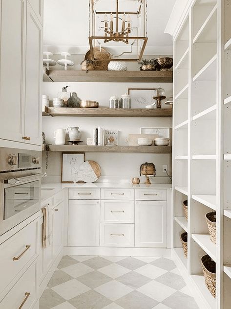 7+ STUNNING WALK IN PANTRY DESIGN IDEAS YOU NEED TO SEE - Kitchen Butlers Pantry, Dream Pantry, House Pantry, Pantry Inspiration, Pantry Room, Pantry Remodel, Desain Pantry, Kitchen Pantry Design, Classic Kitchen