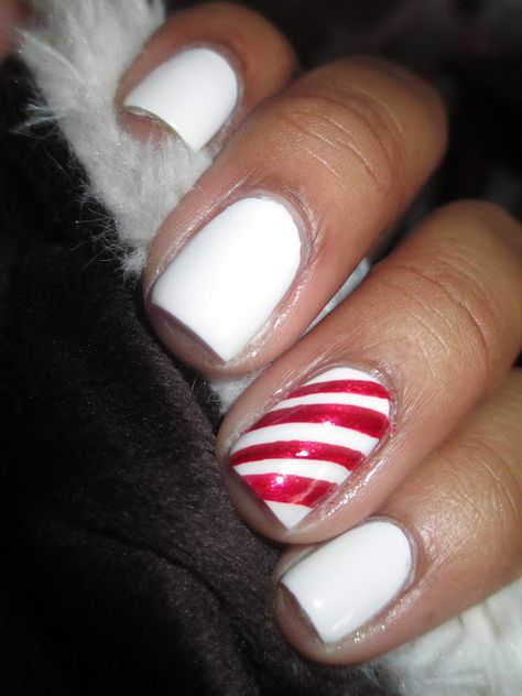 White Nails With Candy Cane Accent, White Candy Cane Nails, Candy Cane Nail Designs, Christmas Candy Nails, Nails Candy Cane, Candy Cane Nail, Easy Christmas Candy, Sns Nails Designs, Nails Xmas