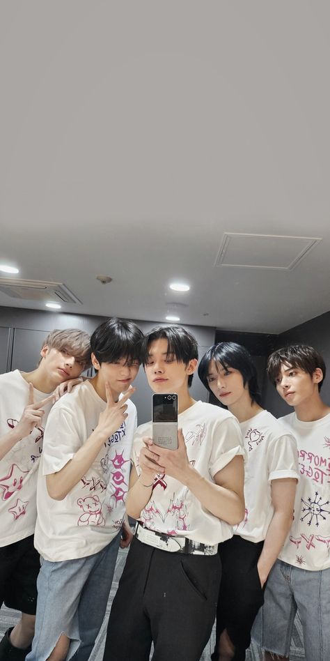 Txt Ot5 Lockscreen, Txt Group Wallpaper, Txt Wallpaper Aesthetic Lockscreen, Txt Lockscreen Aesthetic, Kpop Wallpaper Txt, Txt Wallpaper Ot5, Txt Ot5 Wallpaper, Kpop Wallpaper Aesthetic Lockscreen, Txt Group Photo