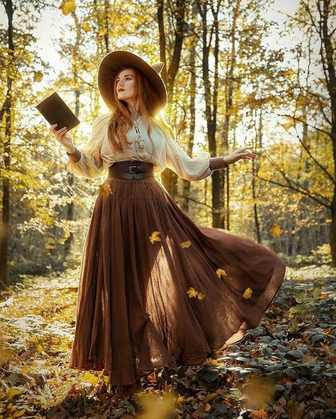 Cottagecore Witch Outfit, Witchy Fall Outfits, Witch Aesthetic Outfit, Celebrate Samhain, Witch Aesthetic Fashion, Witchy Fall, Medieval Witch, Witchy Cottagecore, Witchy Outfits