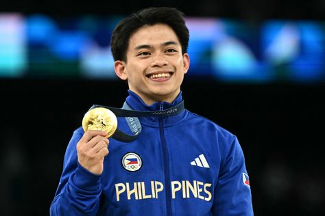 Hero’s welcome awaits gymnast Carlos Yulo 2024 Photo, Ny Style, Artistic Gymnastics, Manila Philippines, Tokyo Olympics, The Olympics, Sports Stars, Local Government, Gold Medal