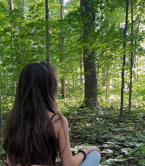 Nature Pictures Poses, Outside Girl Aesthetic, Girl In Woods Aesthetic, Woods Instagram Pictures, Forest Selfie Ideas, Forest Pictures Aesthetic, Girl In Forest Aesthetic, Natural Girl Aesthetic, Girl In Nature Aesthetic