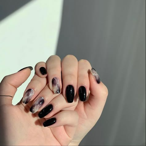 Simple Nails Dark Colors, Nail Art Black Aesthetic, Cool Nails Black, How To Strengthen Nails, Trend Prediction, Nail Art Black, Strengthen Nails, Nails Healthy, Asian Nails