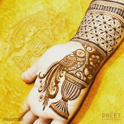 Parrot Mehendi Designs, Mehendi Style, Indian Outfit Ideas, Outfit Ideas Wedding, Hena Designs, Floral Mehndi, Mehndi Designs 2018, Bridal Mehendi Designs Hands, Legs Mehndi Design