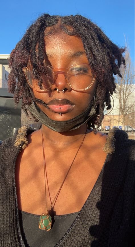 Vertical Labret On Black Women, Gender Neutral Black Hairstyles, Black Enby Hairstyles, Vertical Labret Piercing Black Women, Short Dreads, Vertical Labret, Dreads Girl, Face Piercings, Piercings For Girls