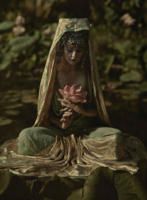 Woman Adorned Like A Chinese Goddess Poses In A Garden In California, 1915 | Bored Panda Goddess Poses, National Geographic Archives, Chinese Goddess, Max Beckmann, Subtractive Color, Vintage Blog, Daily Pictures, Color Film, Ancient Aliens