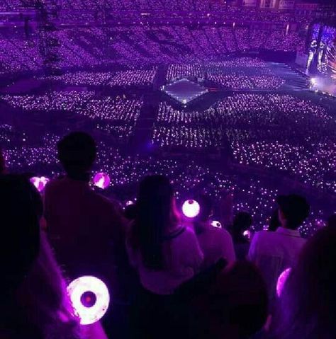 Bts has the biggest fandom ARMY 💜 MY dream destination bts concert! Ocean Wallpapers, Bts Purple, Purple Ocean, Ocean Backgrounds, Bts Concert, My Dream, Bts Army, Bts, Concert