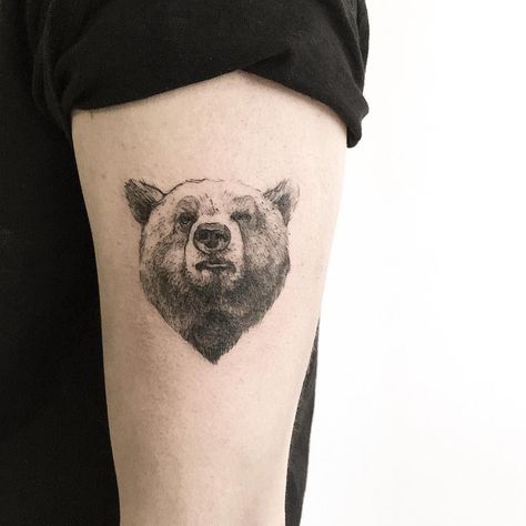 Bear Face Tattoo, Bear Tattoo Ideas, Bear Claw Tattoo, Grizzly Bear Tattoos, Small Words Tattoo, Beer Tattoos, Tattoo Linework, Bear Tattoo Designs, Tatoo Inspiration