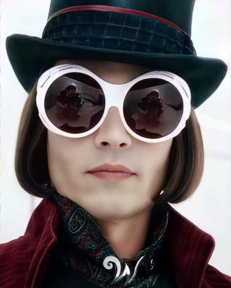 Johnny Depp Willy Wonka, Charlie Chocolate Factory, Johnny Depp Characters, Barnabas Collins, Funny Caricatures, Sweeney Todd, Work Boxes, Love Film, Funny Jokes For Adults