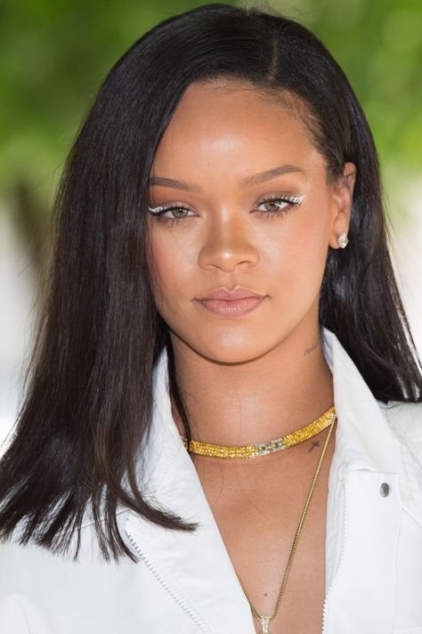 Rihanna Make Up Yeux, Sleek Blowout, Rihanna Makeup, Eyeliner Tips, Eyeliner For Beginners, Rihanna Riri, Naomi Scott, Eyeliner Styles, White Eyeliner