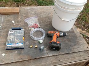 Diy Rabbit Watering System, Rabbit Watering System, Rabbit Waterer, Rabbit Houses, Rabbit Water Bottle, Raising Rabbits For Meat, Rabbit Farm, Meat Rabbits, Bunny Hutch