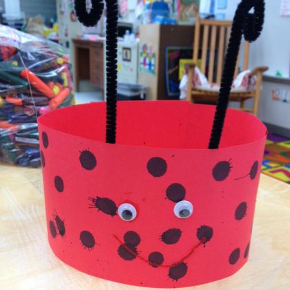 25 Awesomely Red Crafts for Preschoolers – Play Ideas Red Day Activity, Summer Crafts For Toddlers, Insects Preschool, Bugs Preschool, Red Crafts, Crafts For Preschoolers, Insect Crafts, Ladybug Theme, Insects Theme