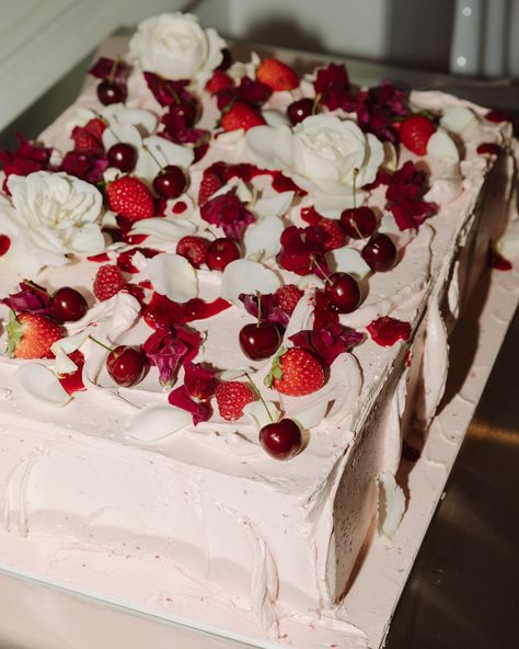 SLABS SLAPPP 🍒 olive oil & lemon cake, passionfruit curd, torched meringue buttercream 🔥 After a one of a kind cake your guests will swoon over? Let’s chat! Laura@hunterandrosekitchen.com 📸 @nicolesquelch Slab Wedding Cake, Olive Oil Lemon Cake, Floral Sheet Cake, Passionfruit Curd, Wedding Sheet Cakes, Slab Cake, Engagement Party Cake, February Wedding, Meringue Buttercream