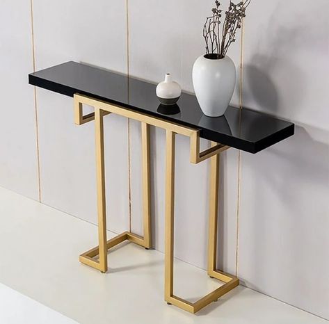 Hall Table Decor, Tv Console Decor, Luxury Console, Side Boards, Console Table Styling, Black Console Table, Console Table Design, Nightclub Design, Console Table Decorating