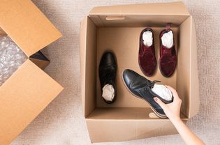 Pack Clothes For Moving, Moving Prep, Packing Shoes, Vacuum Seal Storage Bags, Moving Hacks, Smelly Shoes, Wardrobe Boxes, Hanging Shoe Organizer, Hanging Shoes