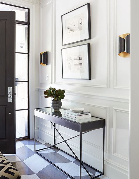 12 Entryways & Mudrooms We Can't Stop Pinning - House & Home Foyer Furniture, Minimalist Dekor, Entrance Foyer, Foyer Decorating, Foyer Design, Home Luxury, Georgian Homes, Wall Molding, Decor Minimalist