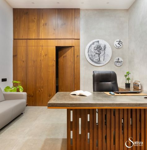 Palette of Minimalism and Simplicity Adorns this Office Design | Sattva Design Studio - The Architects Diary Transitional Office Design, Minimal Office Design, Transitional Office, Office Reception Design, Office Cabin, Office Table Design, The Architects Diary, Modern Office Interiors, Unit Design