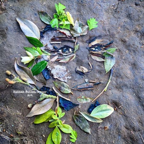 Return To Nature, Flower Pedals, Ephemeral Art, Nature School, Earth Goddess, Leaf Crafts, Forest Art, Nature Crafts, Environmental Art