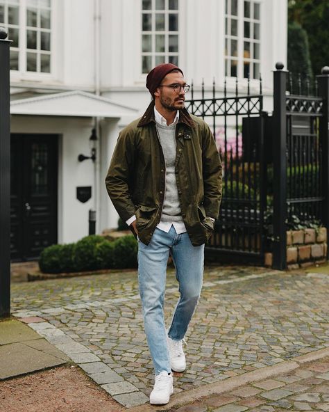 Justus Frederic Hansen on Instagram: “Werbung | I certainly am a great proponent for suits, ties and classic attire in general but there are those days where it either isn’t…” Barbour Style Men, Nike Preppy, Barbour Jacket Outfit, Barbour Jacket Mens, Sports Coat And Jeans, Barbour Beaufort, London Mens Fashion, Khakis Outfit, Japanese Mens Fashion