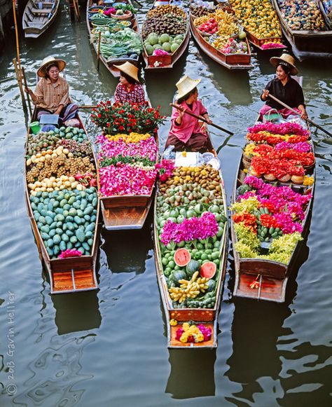 https://turandoscope.wordpress.com/2016/09/19/18-la-capitale-imperiale-suite/ Floating Market Bangkok, Fruit Flowers, Chiang Mai, Bangkok Thailand, Thailand Travel, Oh The Places Youll Go, Ponds, Phuket, Yachts