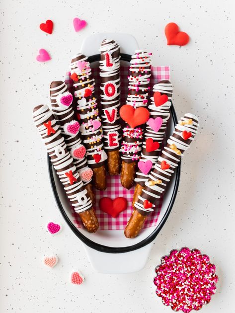 Valentine's Day Pretzel Rods - A Pumpkin And A Princess Pretzel Rods Dipped, Valentines Bakery, Chocolate Pretzel Rods, White Chocolate Drizzle, Valentine's Day Treats, Chocolate Covered Pretzel Rods, Diy Desserts, Pretzel Rods, Melting White Chocolate