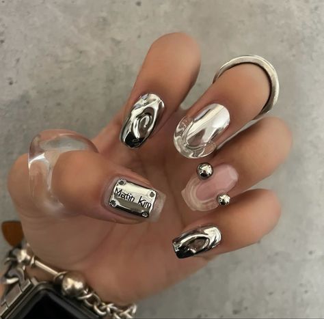 3D silver chrome paragel nails Cyberpunk Nails, Euphoria Nails, Mens Nails, Hello Nails, Chrome Nail, Grunge Nails, Short Nails Art, Simple Acrylic Nails, Creative Nail Designs