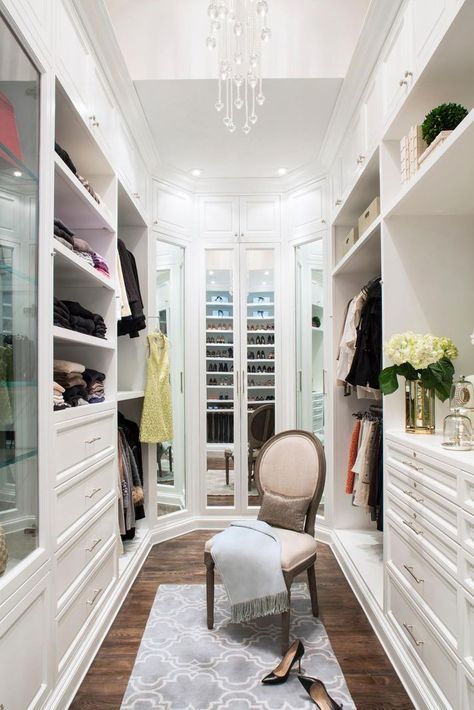 Designer Spotlight: LA Closet Design Rolls Out Game-Changing Fully Organized Gym Bag Small Dressing Rooms, Organizing Walk In Closet, Master Closet Organization, Dressing Design, Bedroom Closet Storage, Walking Closet, Dream Closet Design, Walk In Closet Design, Bedroom Dressing