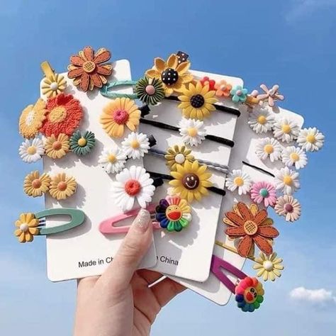 Polymer Clay Flower Jewelry, Art Decor Diy, Diy Crafts For Kids Easy, Small Canvas Art, Cute Clay, Polymer Clay Flowers, Small Canvas, Jewelry Business, Flower Jewellery