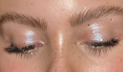 Sparkly Dewy Makeup, Mermaid Makeup With Pearls, Glitter Eye Looks, Ethereal Pearl Makeup, Outfits Organization, Mermaid Makeup Pearls, Ethereal Purple Eye Makeup, Nature Nails, Aesthetic Amazon