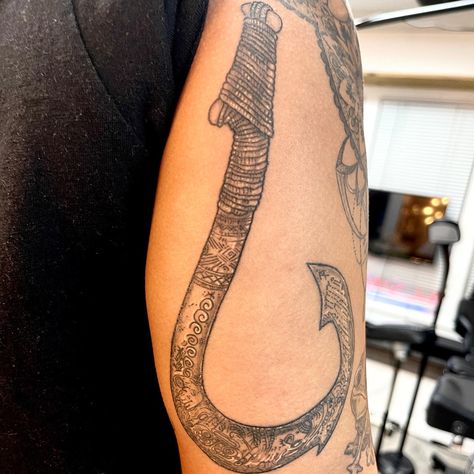 Maui’s hook Disney sleeve tattoo Fishhook Tattoo, Disney Sleeve Tattoo, Hook Tattoos, Disney Sleeve Tattoos, Disney Sleeve, S Hook, Sleeve Tattoo, Fish Hook, Maui