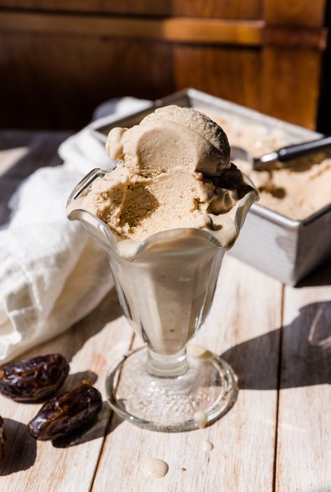 Dairy-Free Salted Caramel Ice Cream is an indulgent summer treat that's naturally sweetened with dates! It's easy to make, and you only need 5 simple ingredients. Caramel Ice Cream Recipe, Chocolate Ice Cream Recipe, Vegan Ice Cream Recipe, Salted Caramel Ice Cream, Ice Cream Maker Recipes, Yogurt Ice Cream, Vegan Caramel, Caramel Ice Cream, Ice Cream Toppings