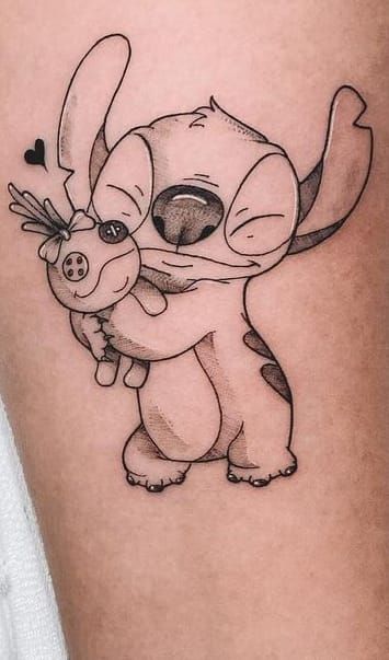 Disney Stitch Tattoo, Lilo And Stitch Tattoo, Disney Inspired Tattoos, Ohana Tattoo, Stitch Tattoo, Cool Wrist Tattoos, Lilo And Stitch Drawings, Cartoon Character Tattoos, Muster Tattoos