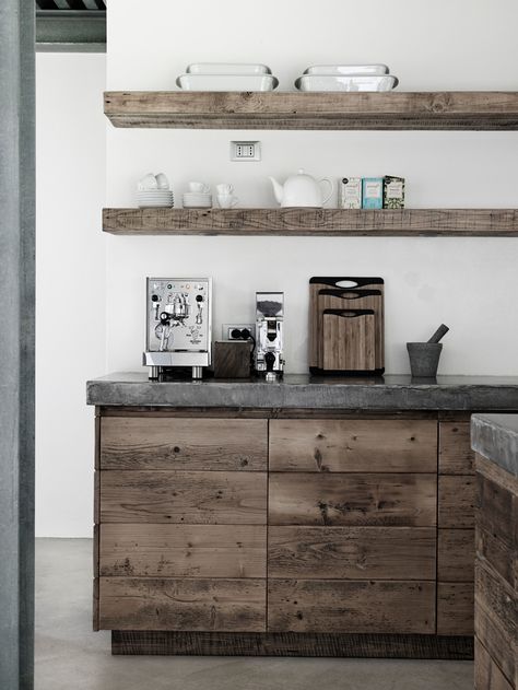 Dapur Rustic, Wood Countertops, Industrial Kitchen, Grey Kitchens, Cabinet Pulls, Trendy Kitchen, Style Kitchen, Decor Minimalist, Black Kitchens