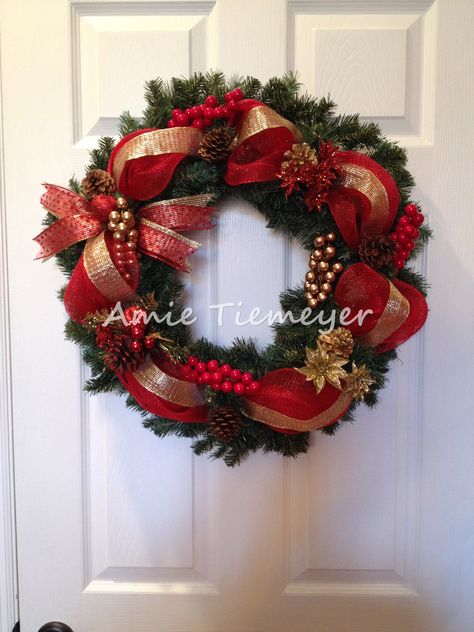 Evergreen and mesh wreath Red And Gold Christmas Wreath Diy, Meyoco Stickers, Thanksgiving Mesh Wreath, Wreath Decorating Ideas, Church Christmas Decorations, Christmas Mesh Wreaths, Christmas Tree Inspiration, Christmas Decorations Diy Outdoor, Diy Christmas Decorations Easy